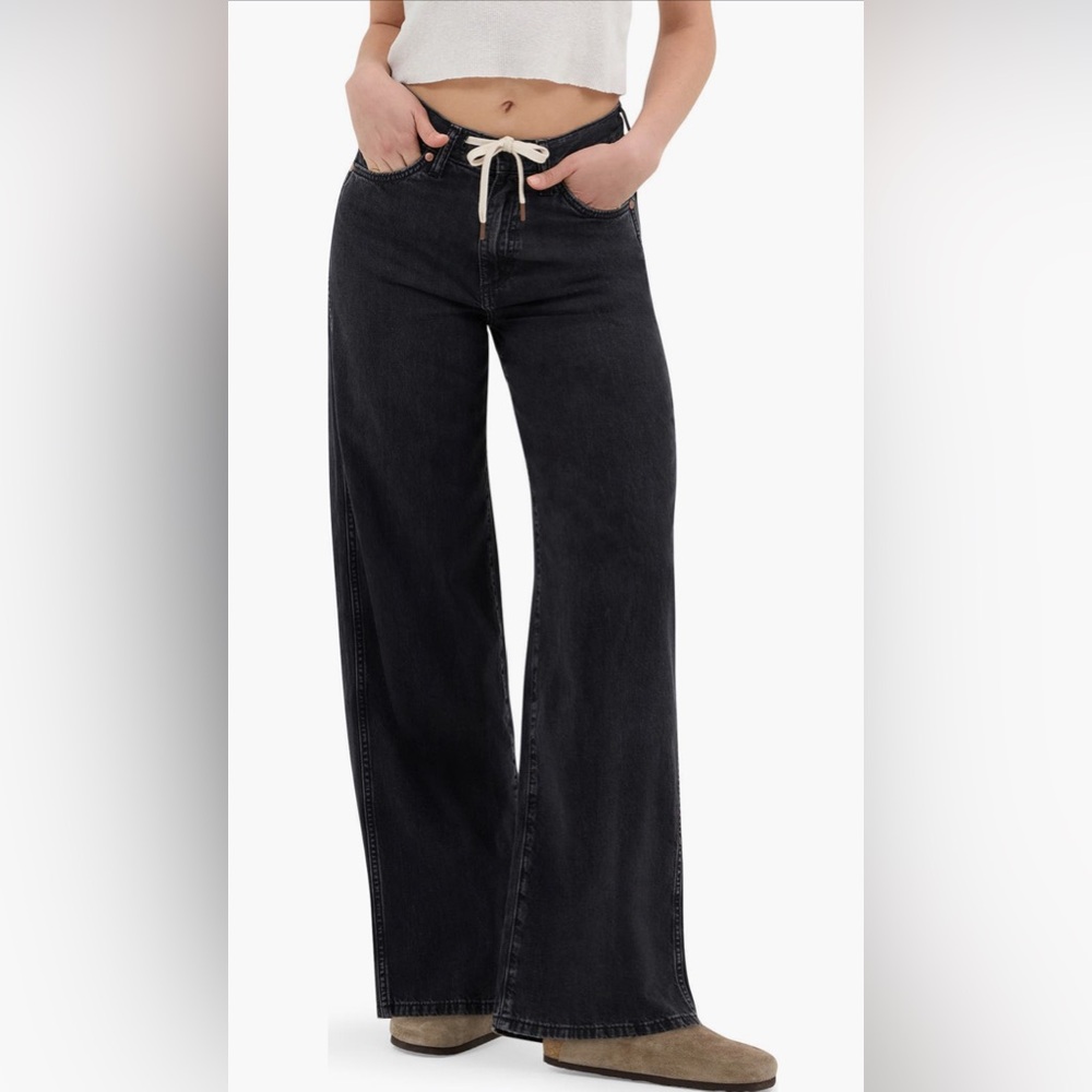 Classic Black Wide-Leg Jeans